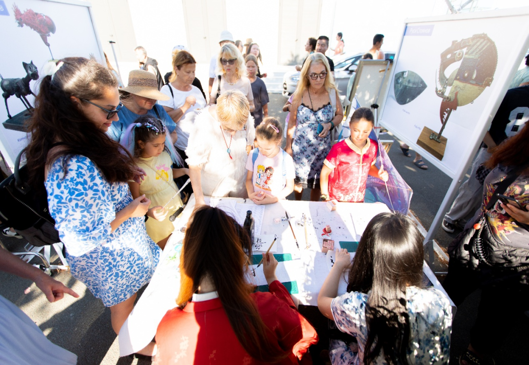 保加利亚大特尔诺沃大学孔子学院主办第三届“中国风情”文化活动1.png 图片